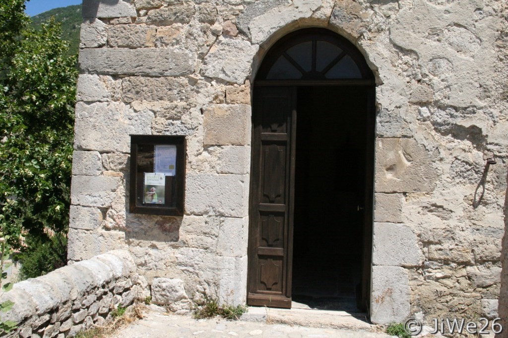 Chouette elle est effectivement ouverte, j'entre ...