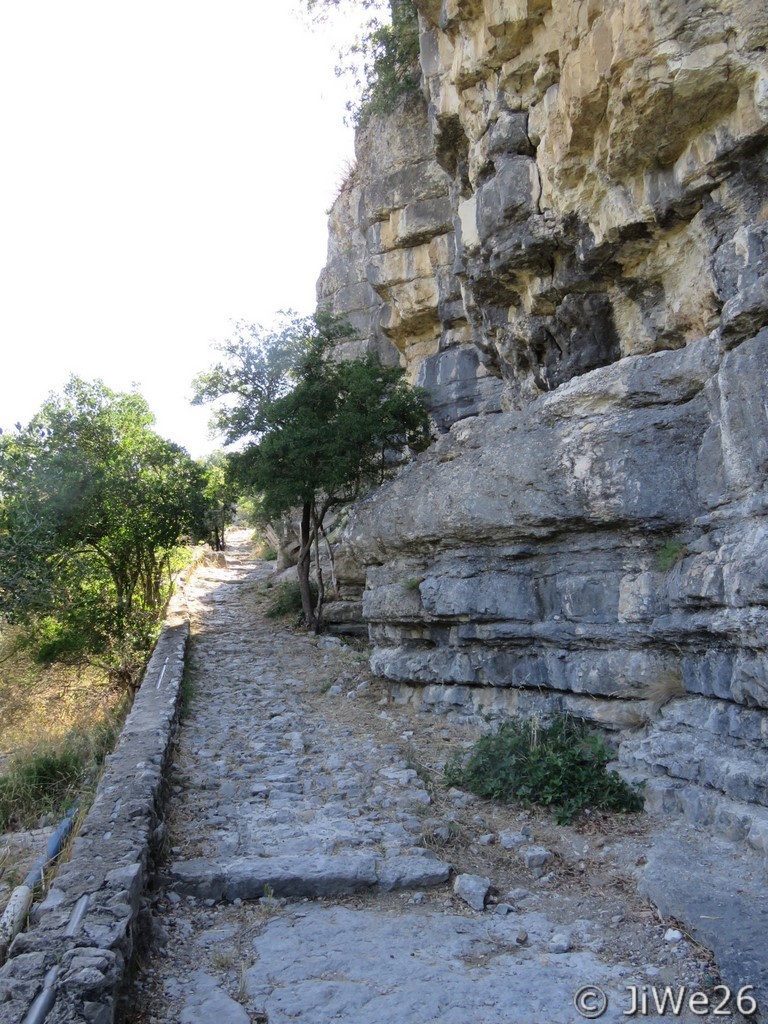 Chemin le long des falaises