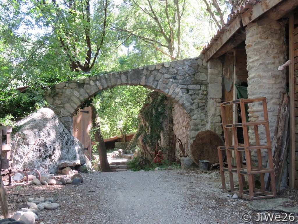 Reconstruction d'une arche en pierre