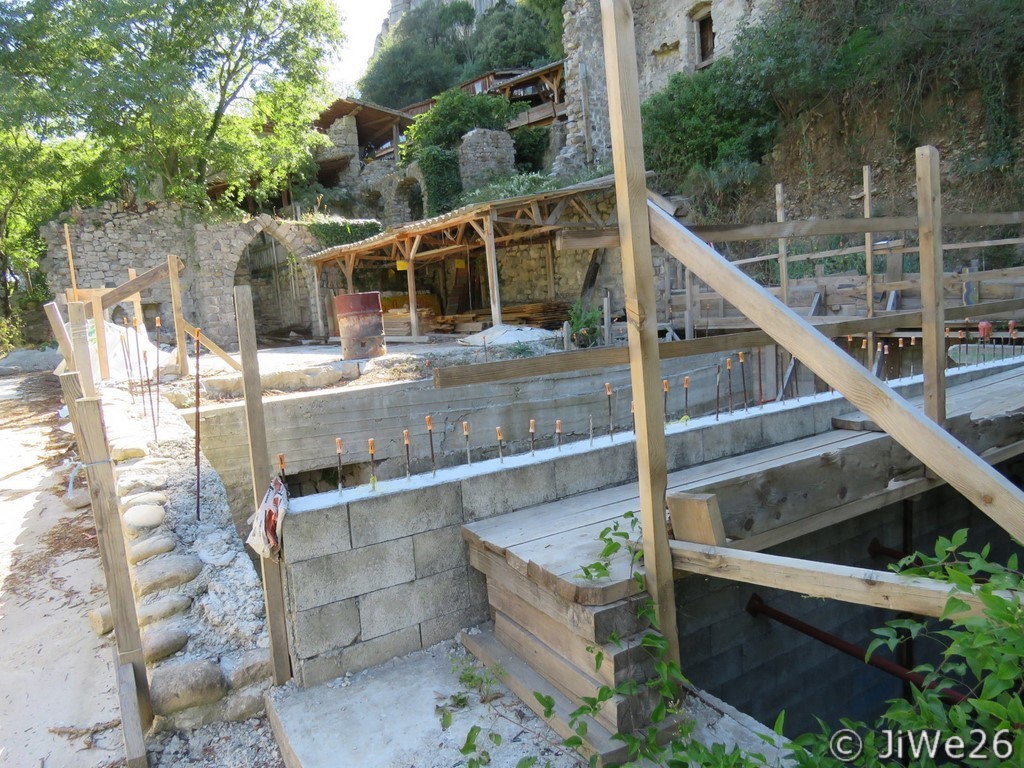 Les murs commencent à monter