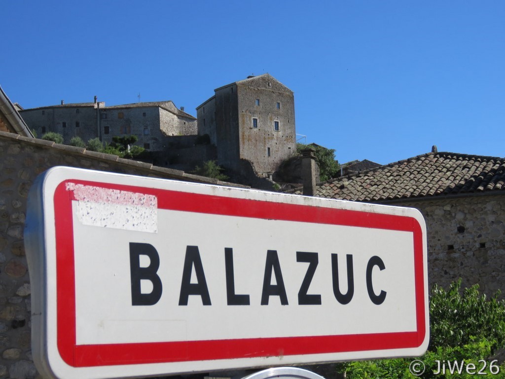 Le village de Balazuc vous souhaite la bienvenue