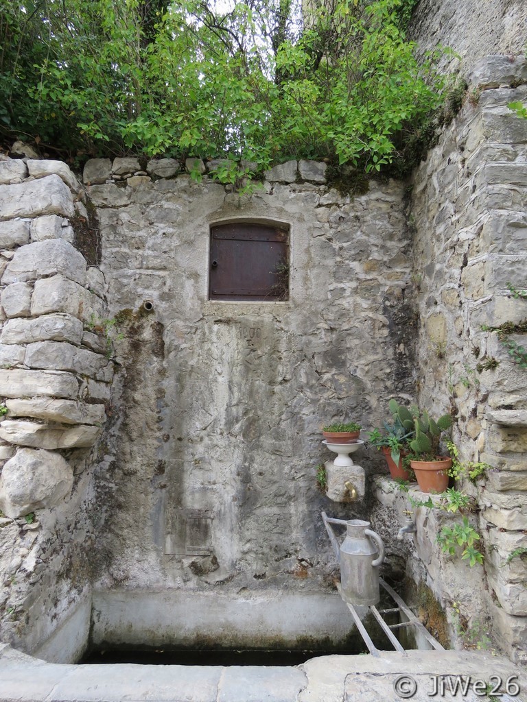 Lavoir de 1900 situé à l'arrière de l'église