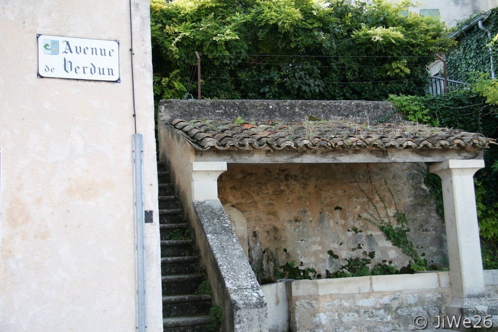 Autre vue de l'ancien lavoir avenue de Verdu