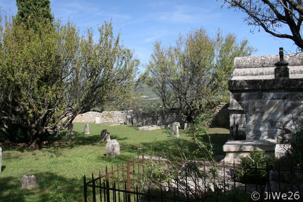 Autres monuments dans le vieux cimetière