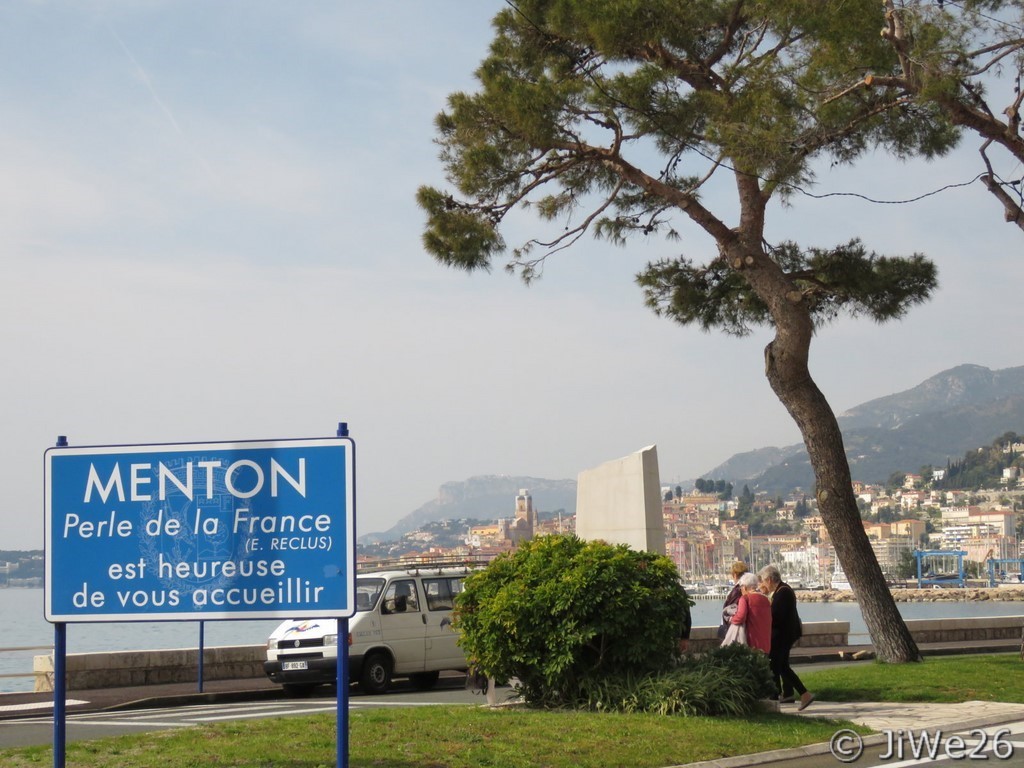 Nous entrons à Menton, dite aussi la Perle de la France