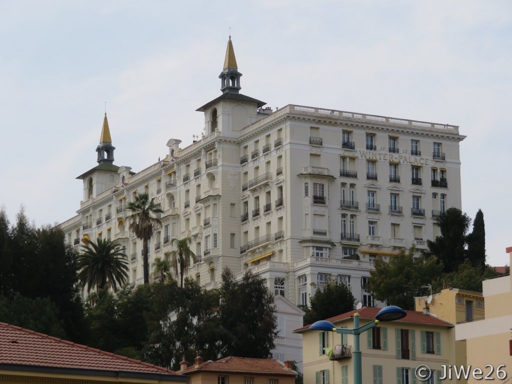 Le Winter Palace, Avenue Riviéra à Menton. Quel bel immeuble !