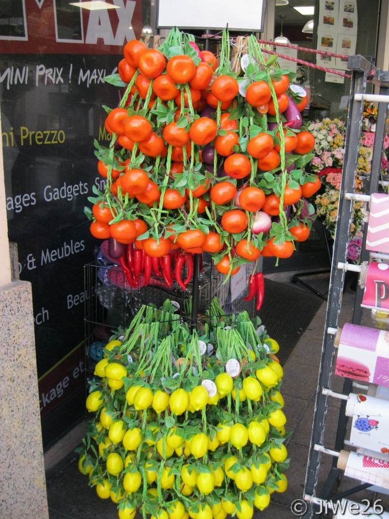 Les gadgets représentant le symbole de la ville de Menton