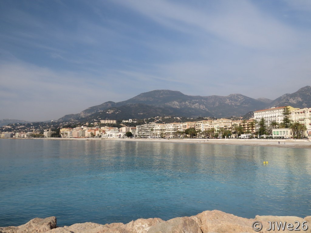 Belle vue sur une des nombreuses plages de Menton
