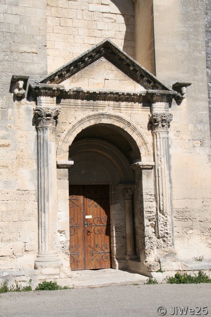 Le magnifique porche méridional de l'église