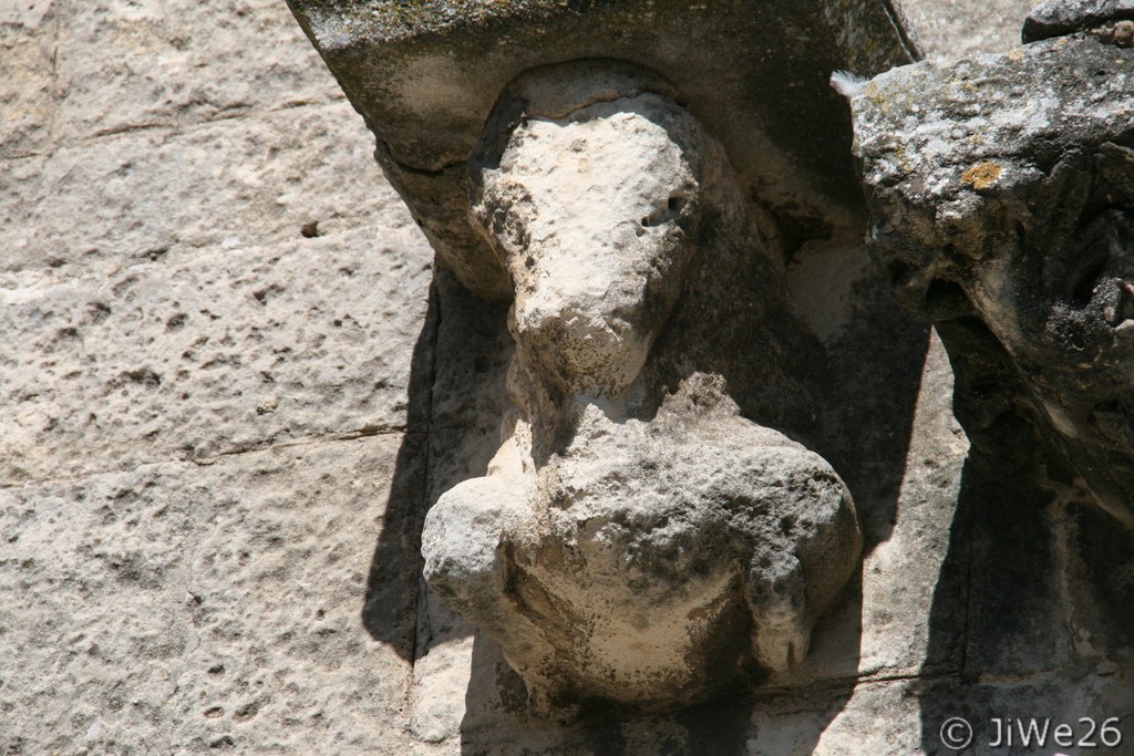 Détail de la sculpture d'un animal fantastique