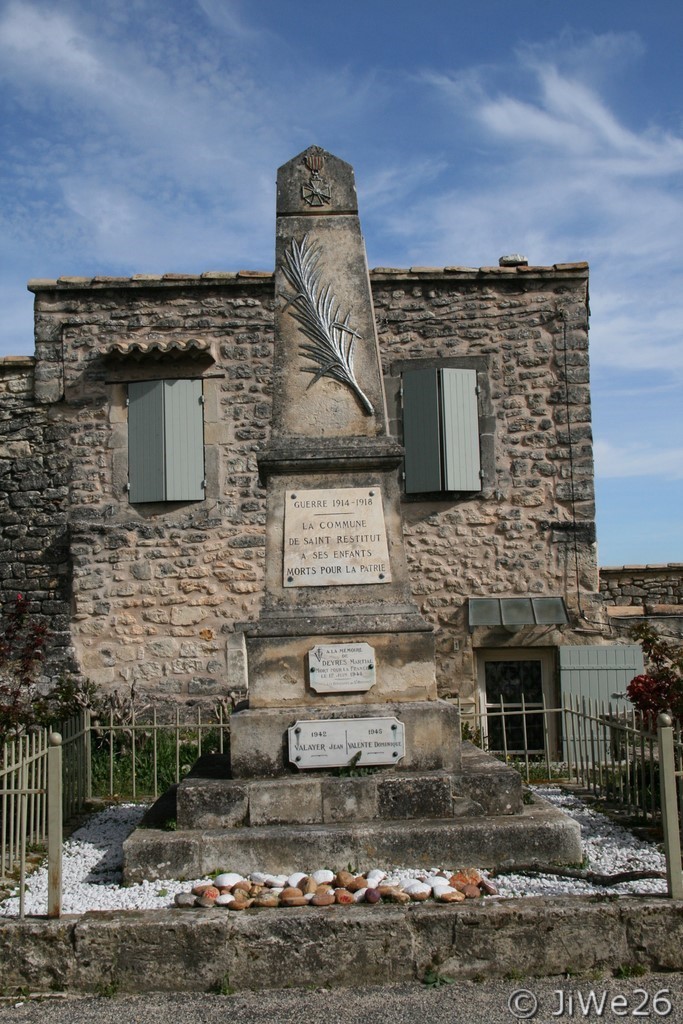Le monument aux morts des deux guerres