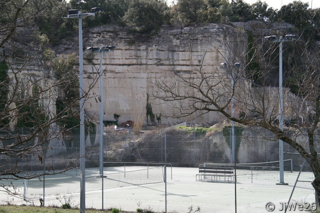 Par contre, cette partie a été très bien aménagée et a permit l'installation de magnifiques terrains de tennis