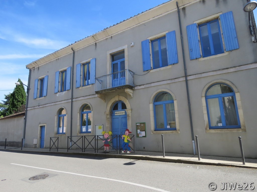 En sortant du centre ancien, nous avons découvert cette bibliothèque municipale originale
