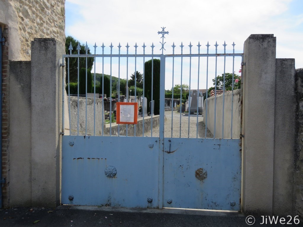 Le portail du cimetière