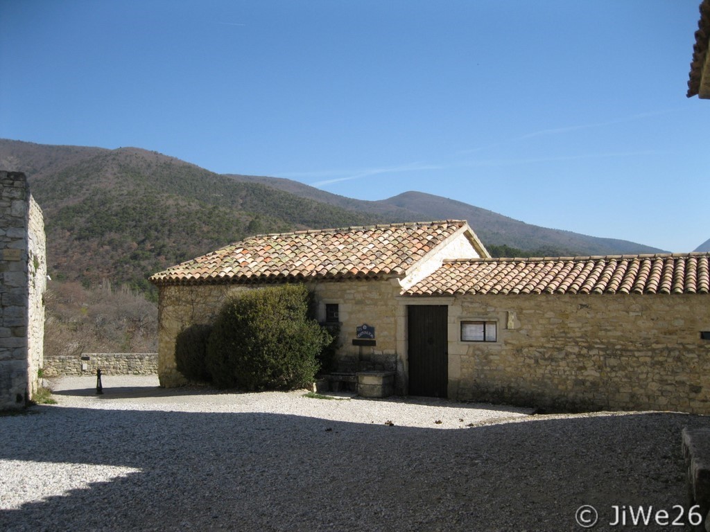 Très belle restauration en gîte "Les Hospitaliers"
