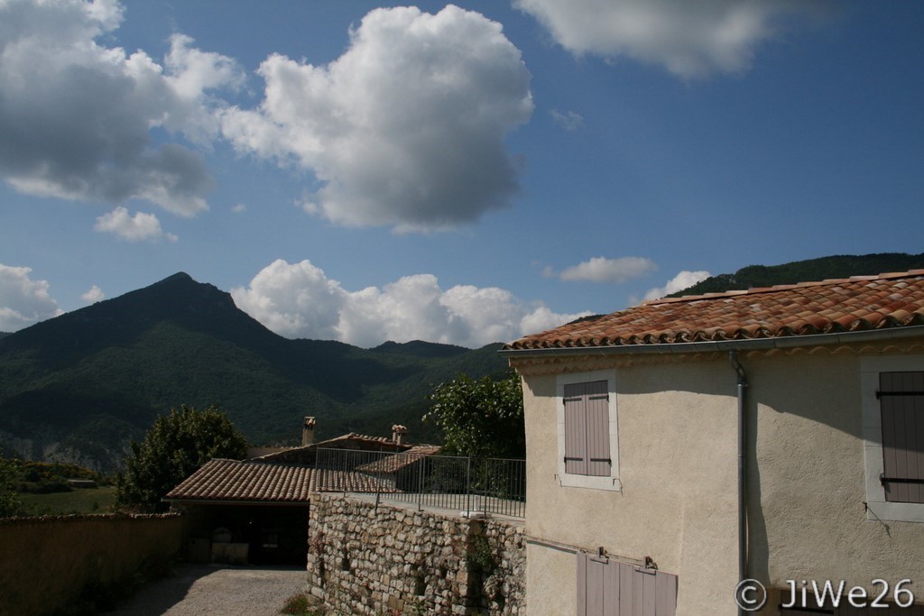 Cela nous permet de repérer La Vanige (1.390 m)