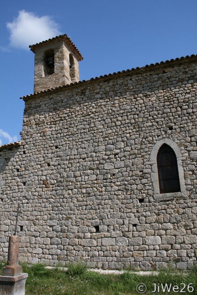 Elle a été en partie ruinée et reconstruite fin XVIIe s.