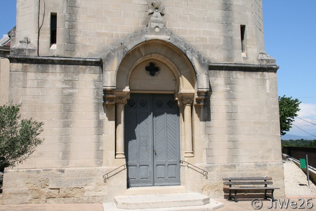 La porte d'entrée de l'église