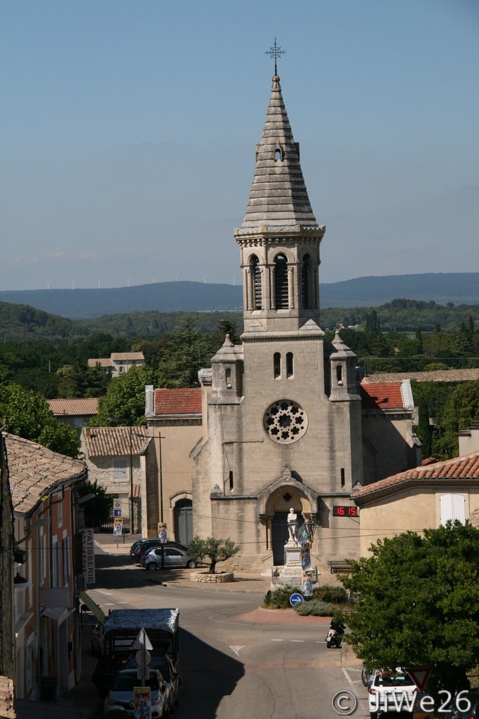 Nous redescendons au village