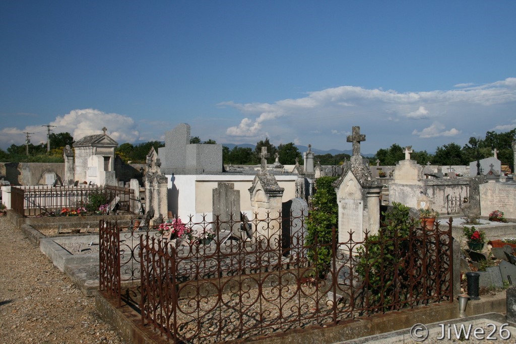 Le cimetière de Montségur-sur-Lauzon