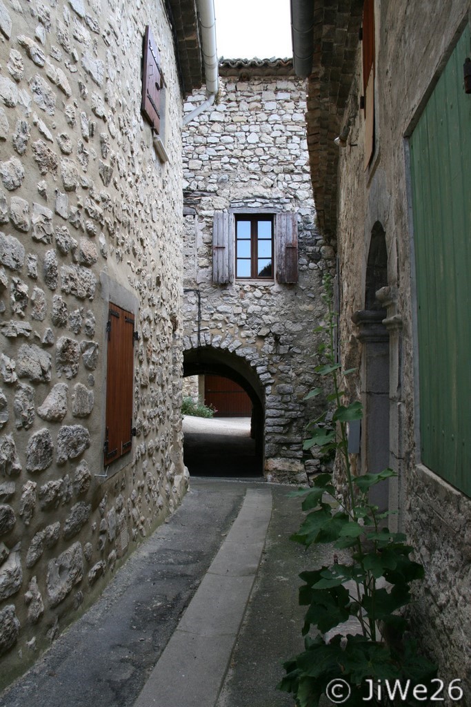 Magnifique ruelle menant à ce soustet