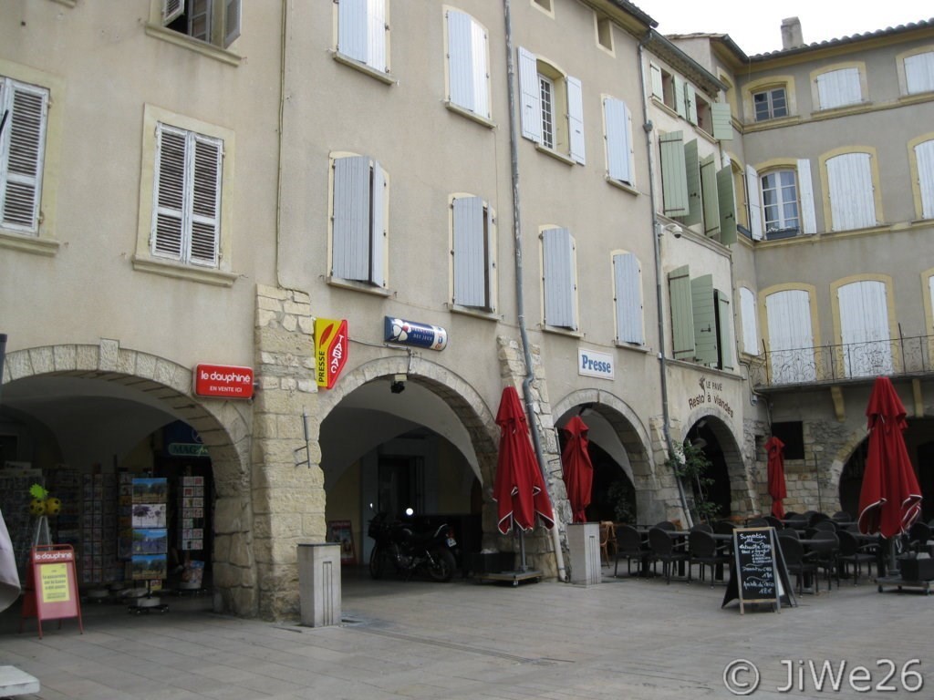 Place des Arcades