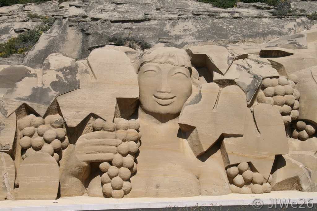 La Belle Vendangeuse inaugurée en 1997