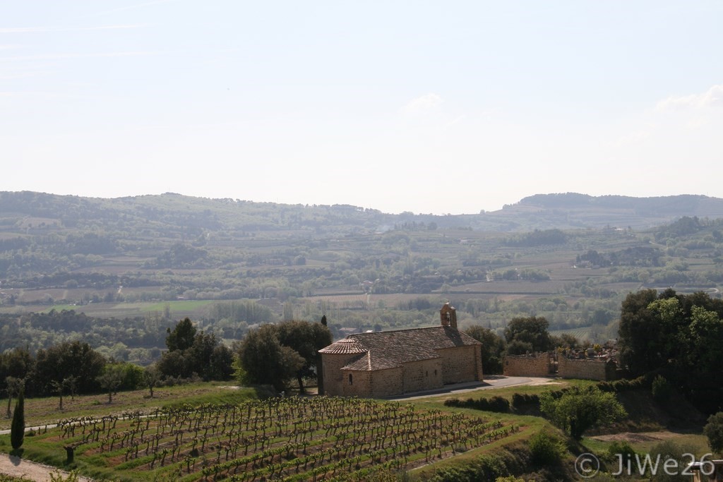 Piégon_Panorama sur la chapelle N-D de Cadenet et le cimetière