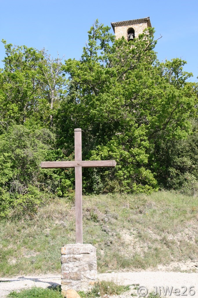 Sur le chemin menant à la Chapelle N-D de Cadenet