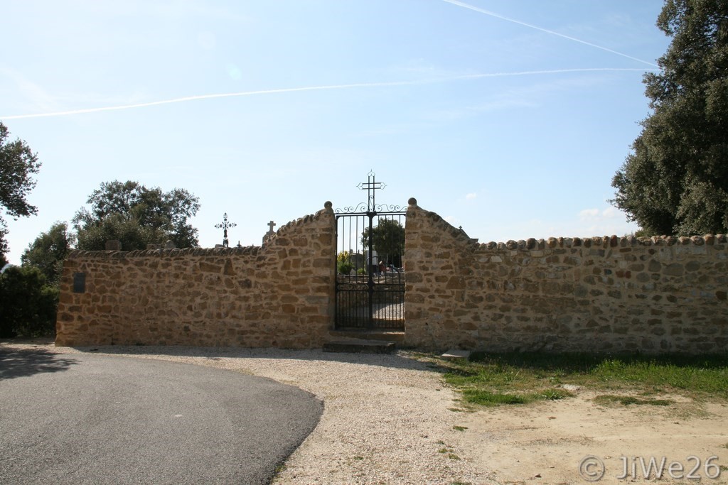 L'entrée du cimetière