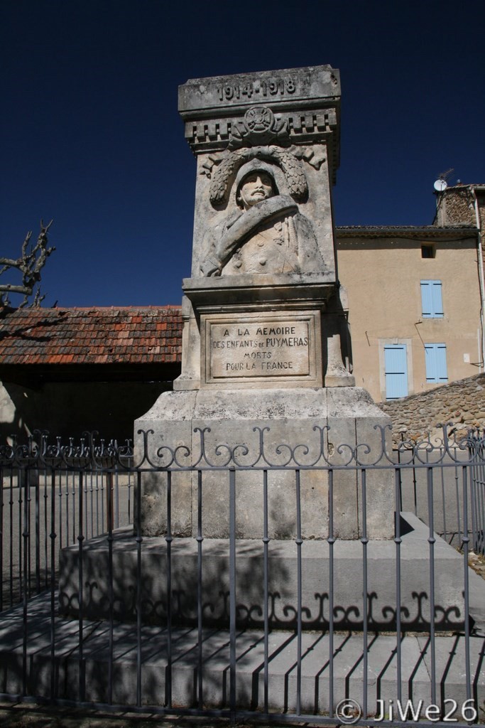 Le monument aux morts de face