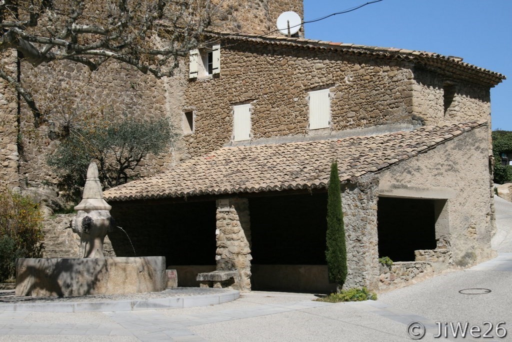 La Grande Fontaine et son lavoir