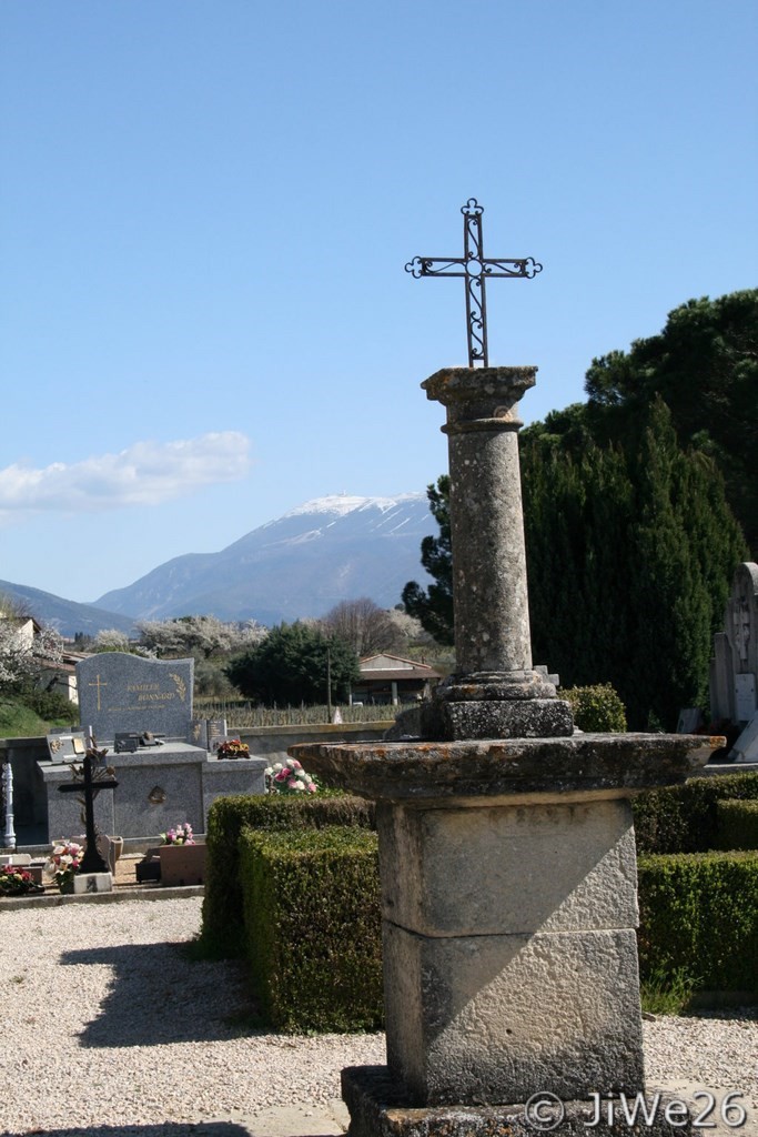 La croix de cimetière