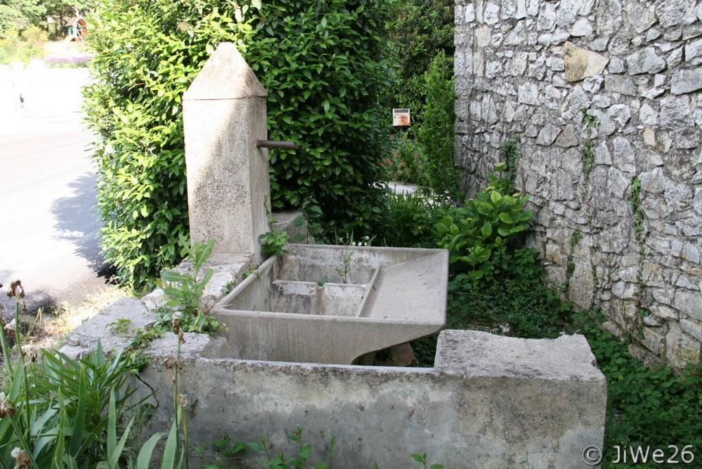 Ancien lavoir rue des Granges