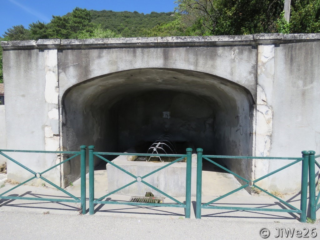 Fontaine-source de la Bernarde