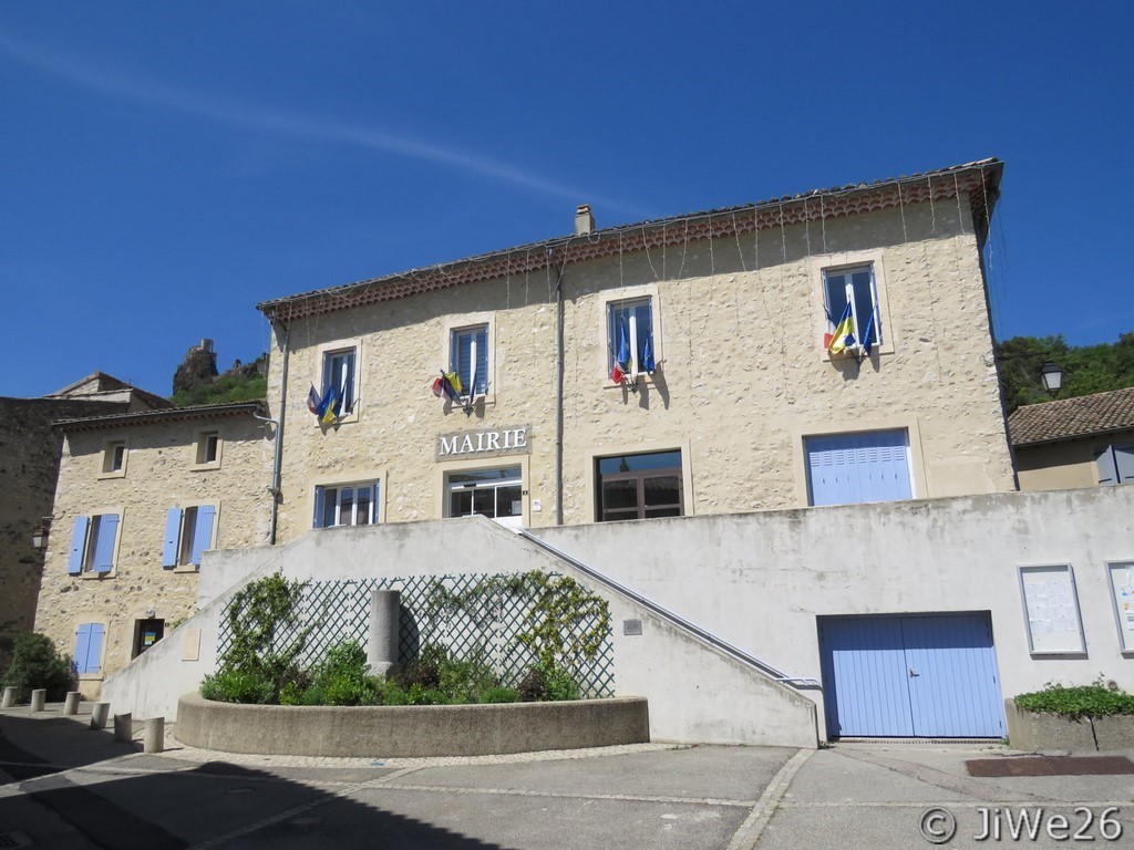 Le très beau bâtiment de la mairie