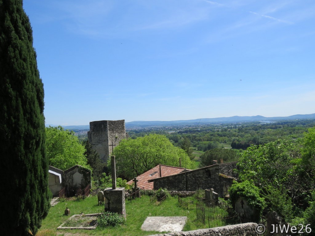 Une partie de l'ancien cimetière supérieur, l"autre se situe autour de la chapelle