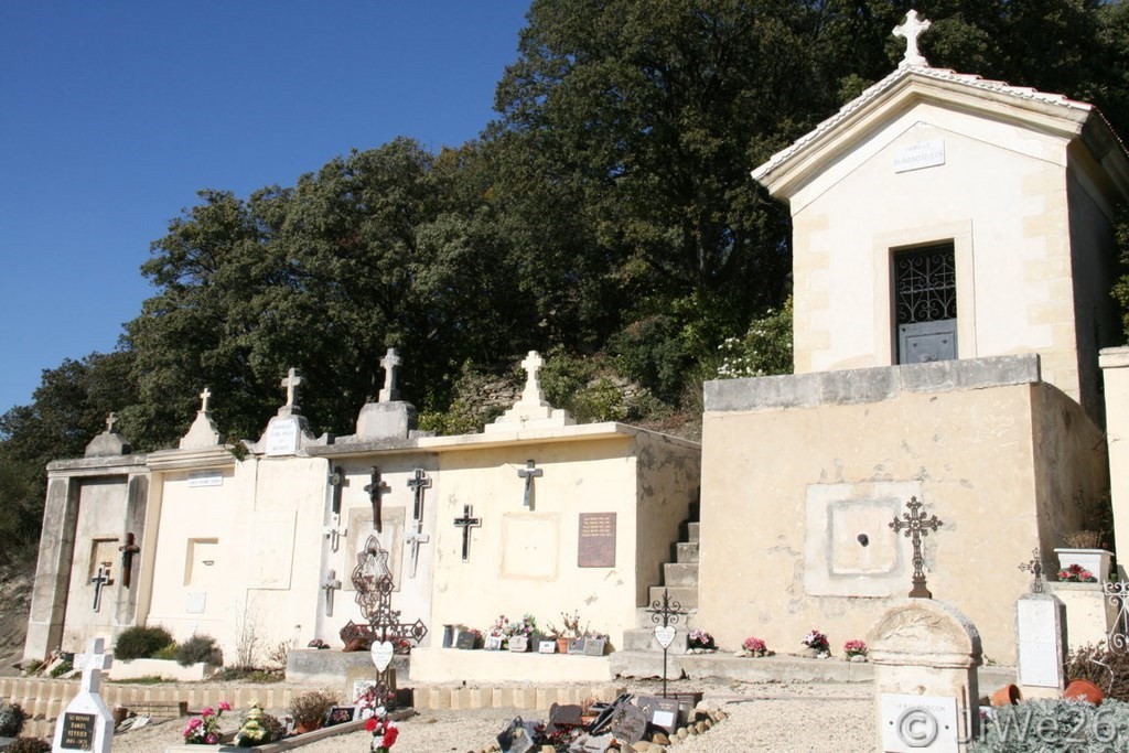 Très imposantes ces sépultures