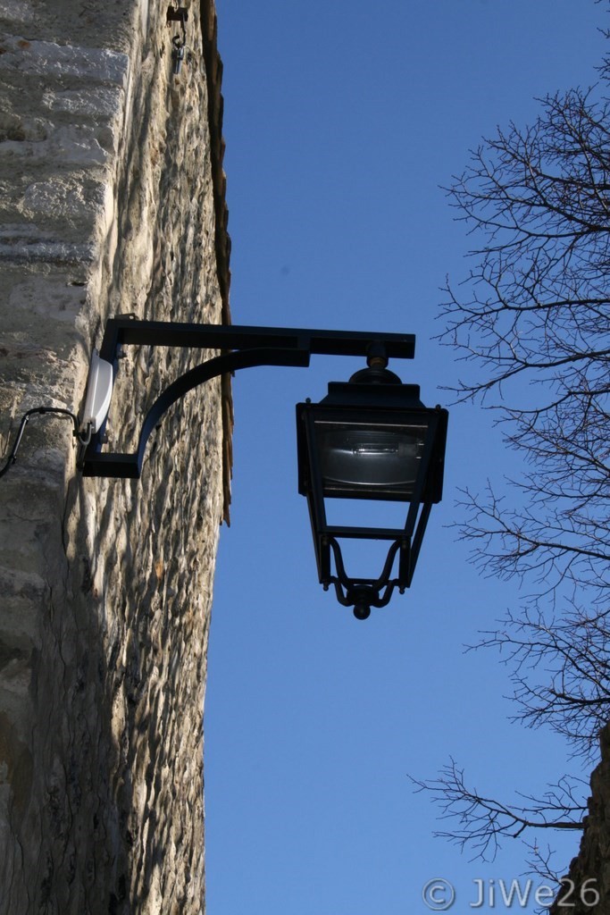 Réverbère sur fond de ciel bleu