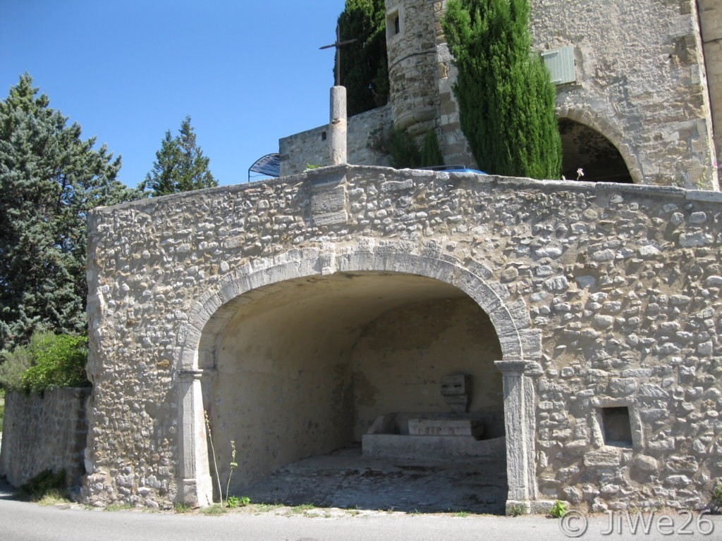 Lavoir en dessous de la rue du Barry