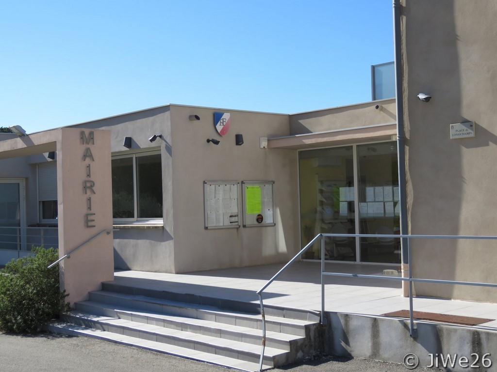 La nouvelle mairie place de Longchamps