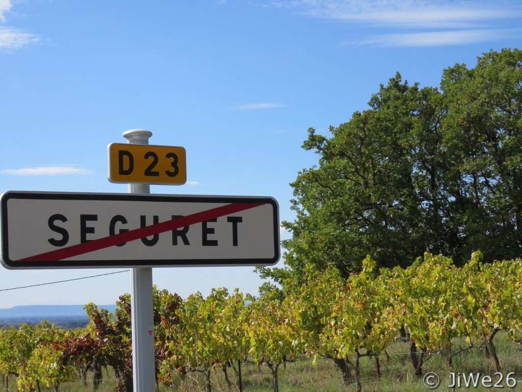 Ici s'achève notre visite de ce très beau village médiéval de Séguret en Vaucluse