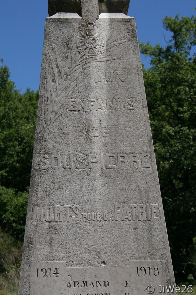 Gros plan sur le monument