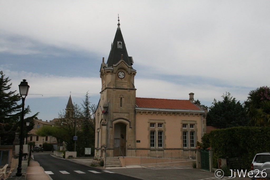 Le très beau bâtiment de la Mairie