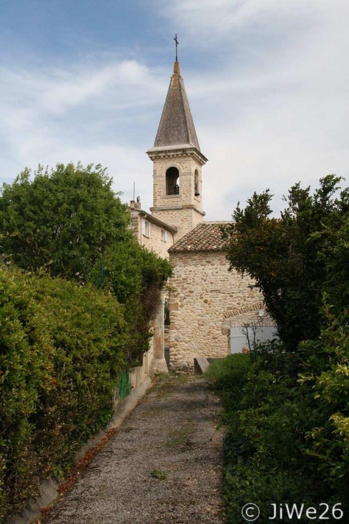 Ce petit chemin nous y amène