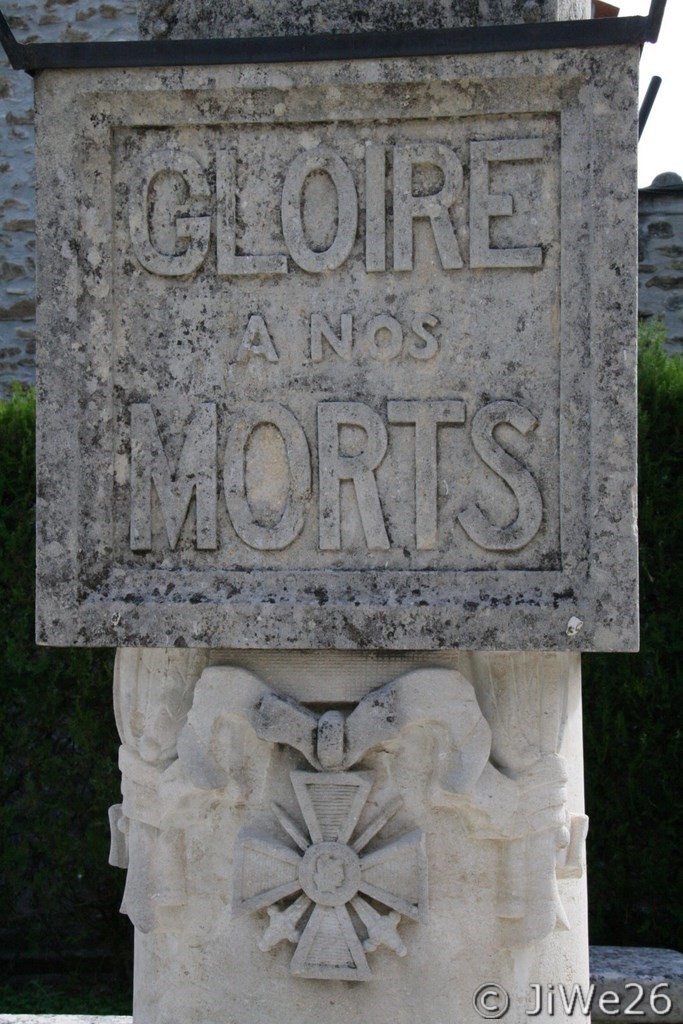 Détail du monument aux morts