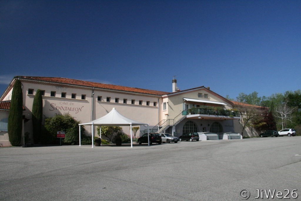 La cave de Saint-Pantaléon-les-Vignes