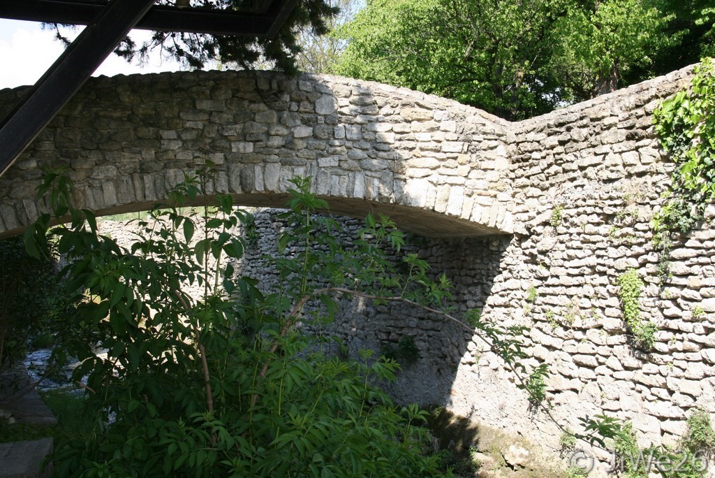 Petit pont au bout d'une ruelle