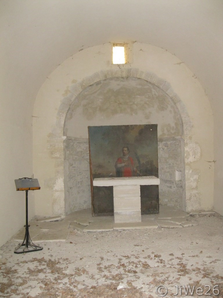 Intérieur très simple de la chapelle