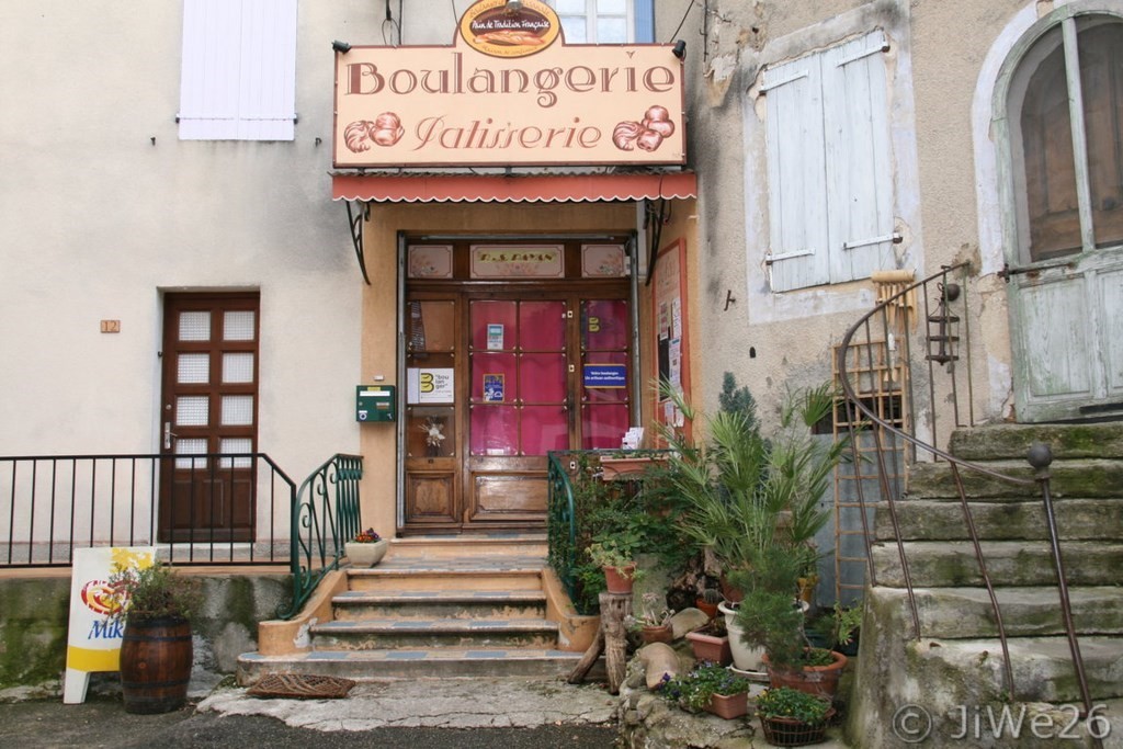 Mirabel-aux-Baronnies_Typique et originale boulangerie